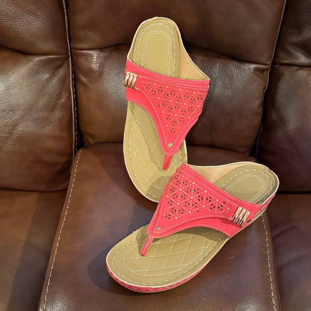 Women's Hot Pink Sandals